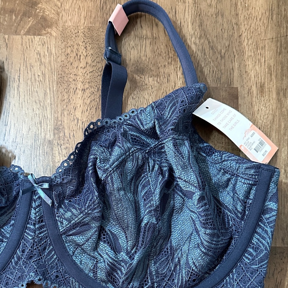Cacique Women's Navy Lace Underwire Bra - Blue. Size 42DDD. NWT - Picture 5 of 9
